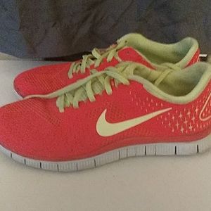Womans nike. Free shoes size 8 1/2